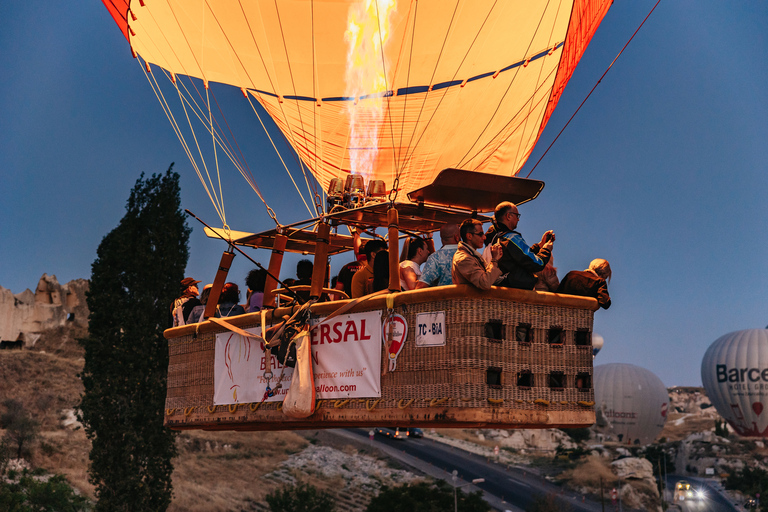 Capadócia: Passeio de balão de ar quente em Goreme com café da manhãVoo ao nascer do sol