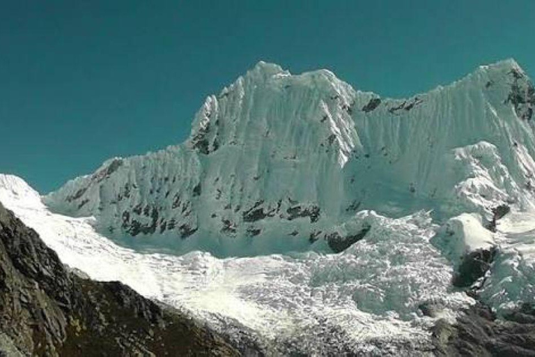 Huaraz: Laguna 69 Full-Day Guided Trekking Adventure