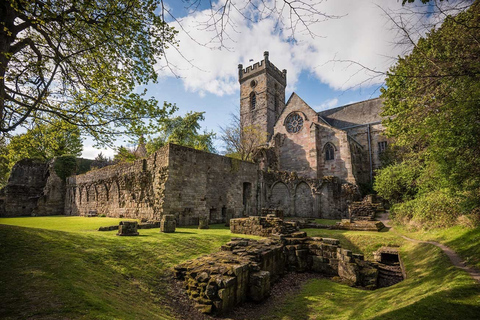 From Edinburgh: Outlander Castles and Highlands Day Tour