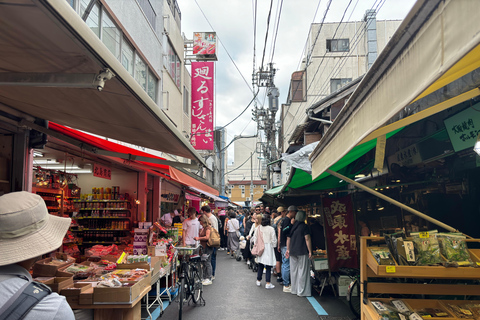 Tsukiji Buitenmarkt Avontuur met Smaakvolle Lekkernijen