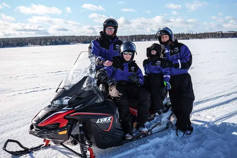 Da Rovaniemi: Viaggio in motoslitta con la famiglia