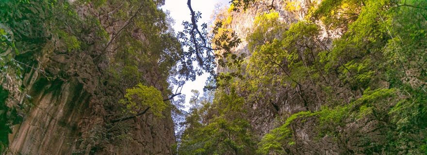 Phuket : excursion à l'île James Bond en catamaran haut de gamme