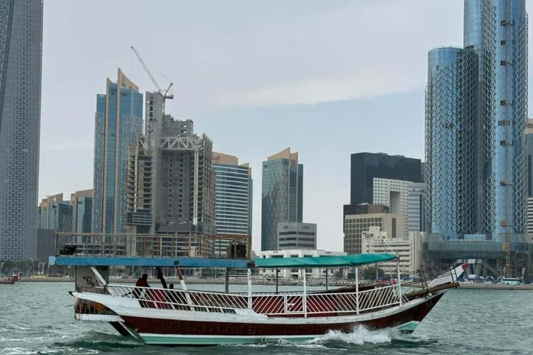 Doha: Private City Highlights Tour mit Dhow Boat Cruise