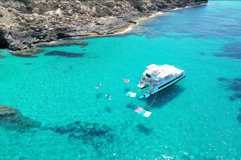 Palma: Deluxe Catamaran with Snacks, Drink, SUP & Snorkeling