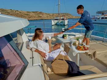 Heraklion: Sunset Catamaran to Dia with Prosecco & Snacks