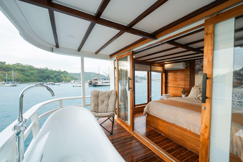 Labuan Bajo: Komodo National Park 3-Day Boat Tour