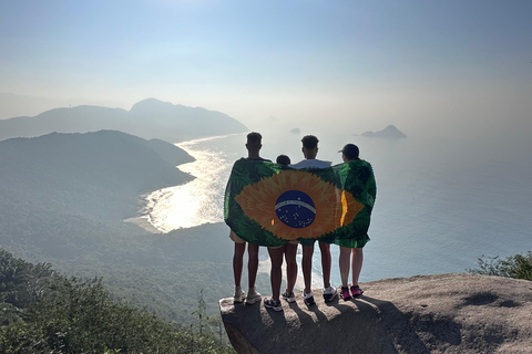 Rio de Janeiro: Trilha da Pedra do Telégrafo e parada na praia