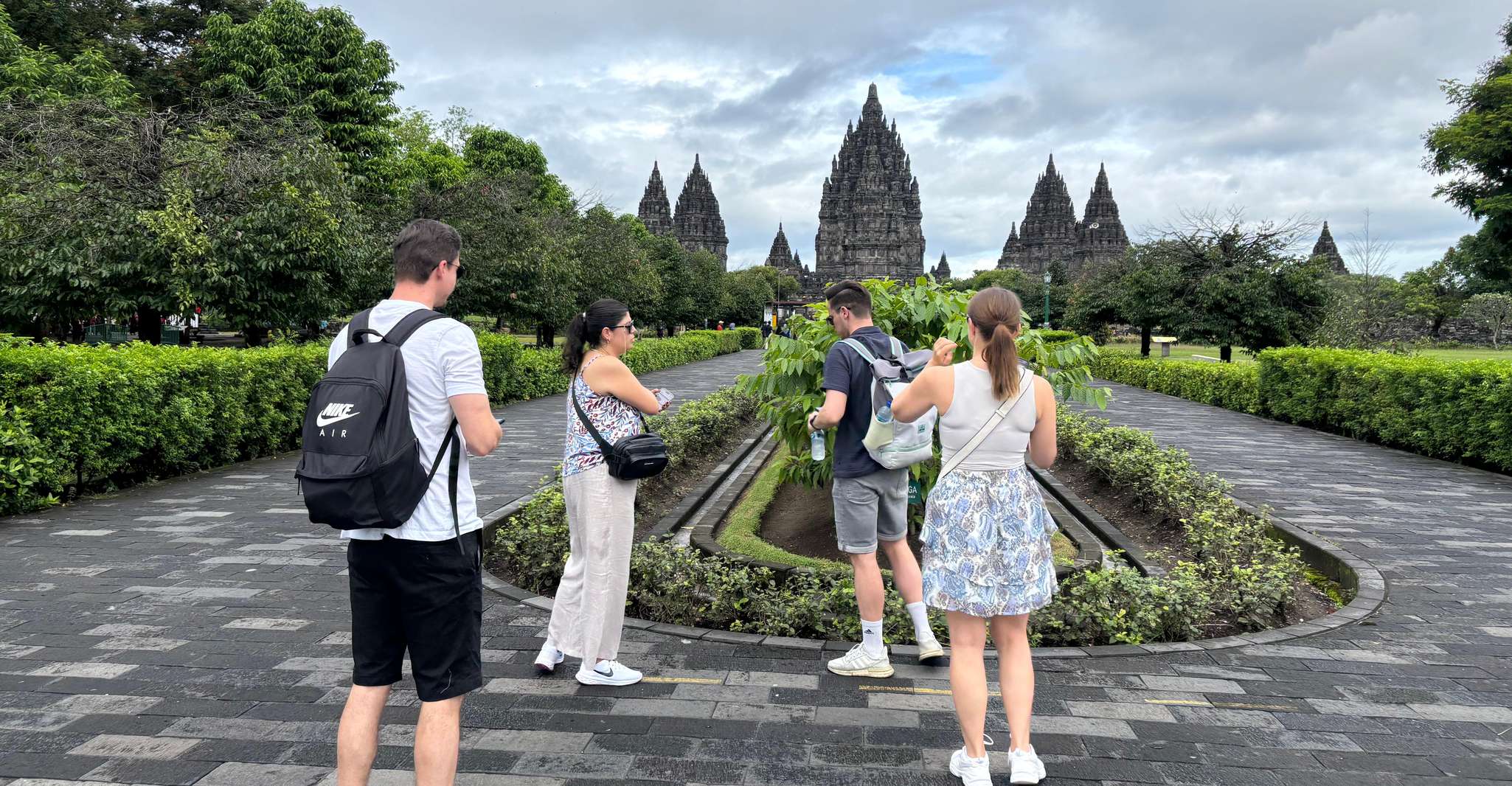 Yogyakarta: Borobudur Sunrise Climb & Prambanan with Ticket photo 17