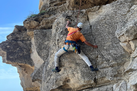 Baku: Rock Climbing Experience with Guide and Gear