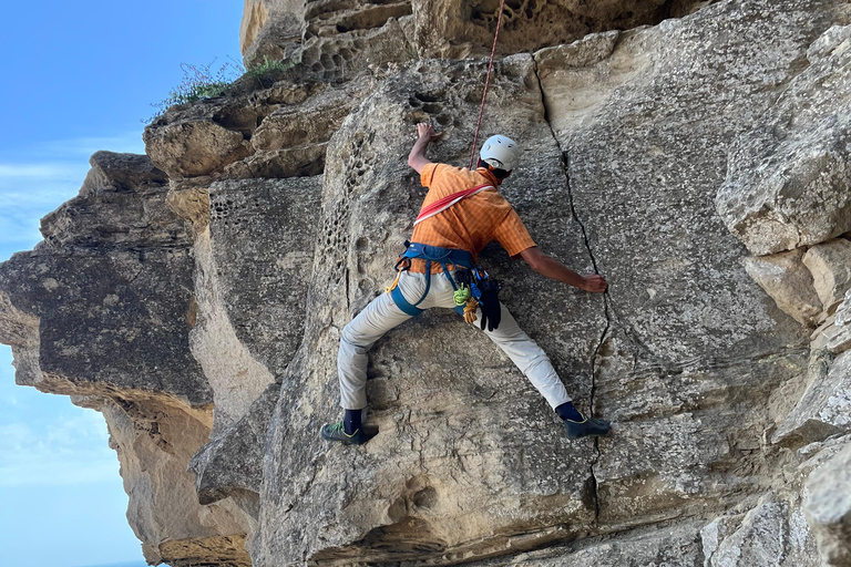 Baku: Rock Climbing Experience with Guide and Gear