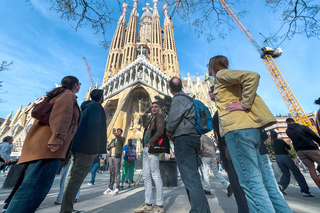 Barcelona: Sagrada Familia Entry Ticket and Guided Tour