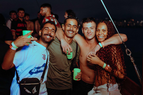 Rio de Janeiro: Sunset Boat Party with DJ and Drinks