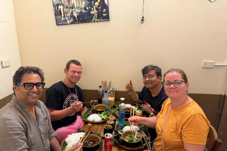 Hanoi Street Food Tour: Female Riders Motorbike & Sunset Priavte tour with female riders