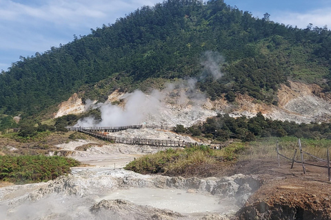 从日惹出发的日出西库尼尔山和迪恩高原之旅从日惹到日出 Sikunir 和 Dieng 高原之旅