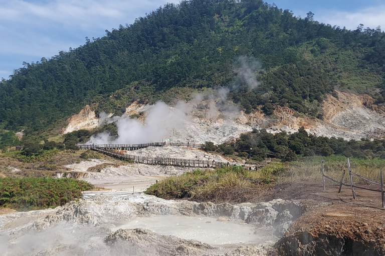 从日惹出发的日出西库尼尔山和迪恩高原之旅从日惹到日出 Sikunir 和 Dieng 高原之旅
