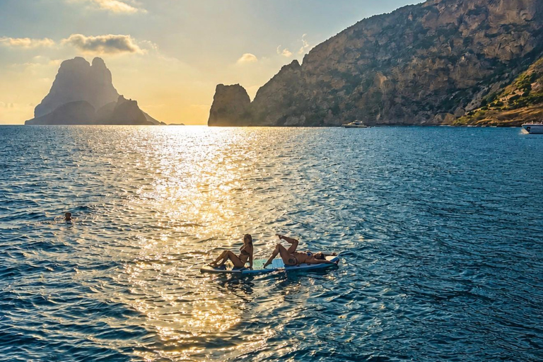 Ibiza: Solar Eclipse Cruise with Lunch, Drinks, and DJ