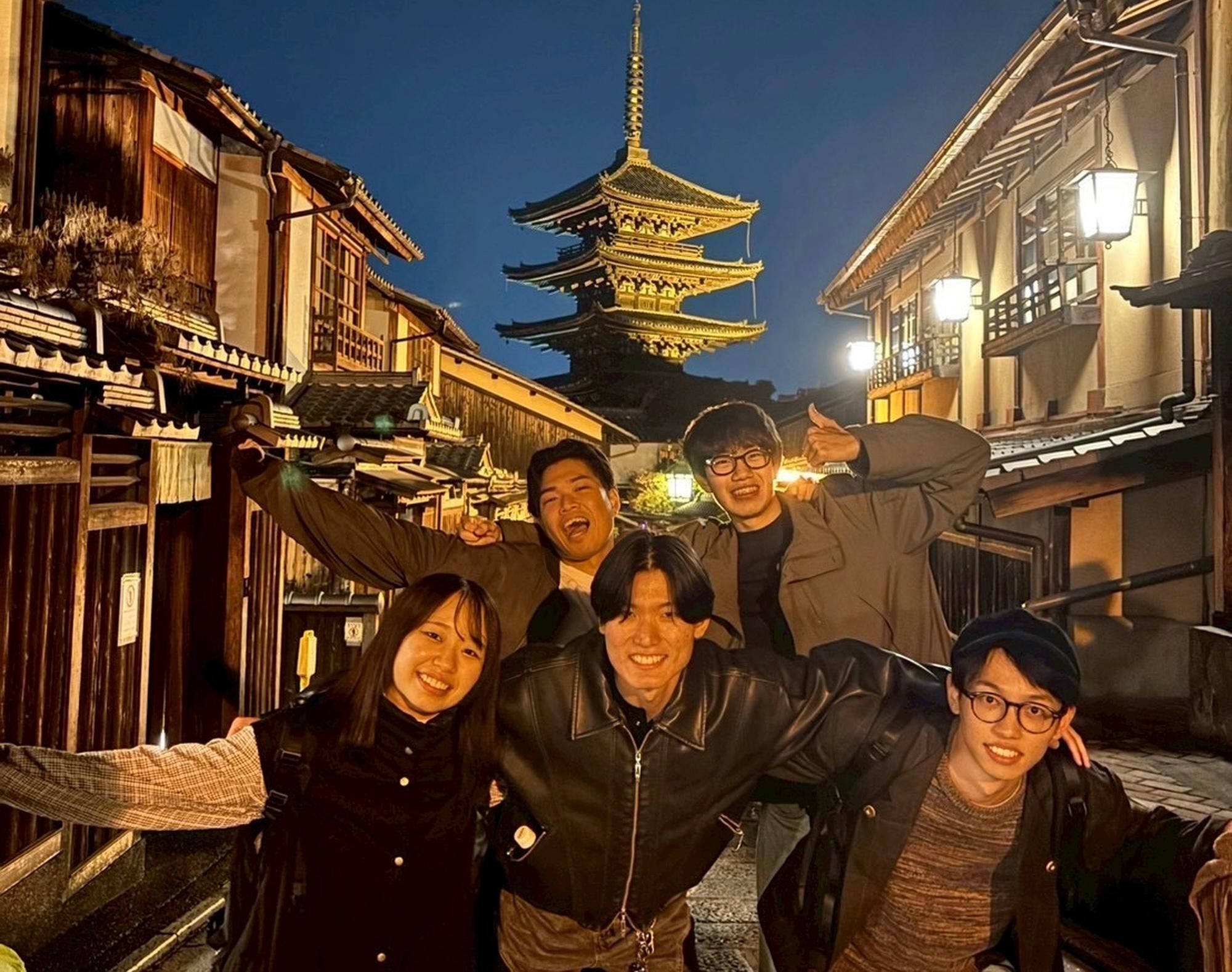 Kyoto: Nachtspaziergang durch Gion & Geisha-Tour mit ortskundigen Studenten