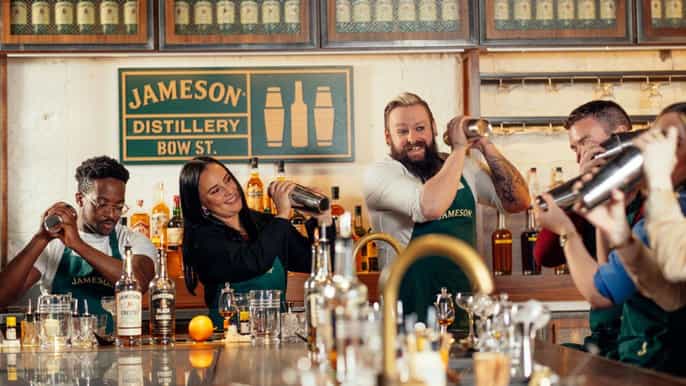 Dublin: Jameson Distillery Whiskey Cocktail-Making Class