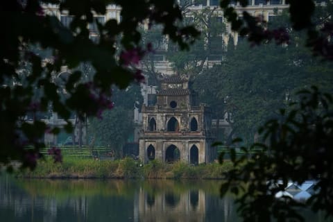 Hanoi: Guided Walking Tour of Modern Vietnam's Rise - Image 2