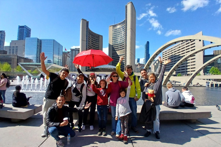 Toronto: 3-hour City Highlights TourToronto: 3-Hour Tips-Based Walking Tour in Spanish