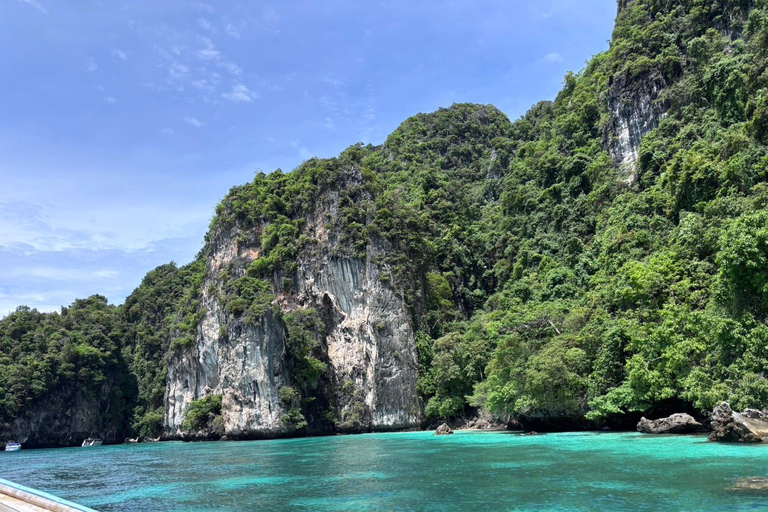Phi Phi Islands: Shark Snorkeling Phi Phi Islands: PRIVATE VIP Shark Snorkeling - 4h