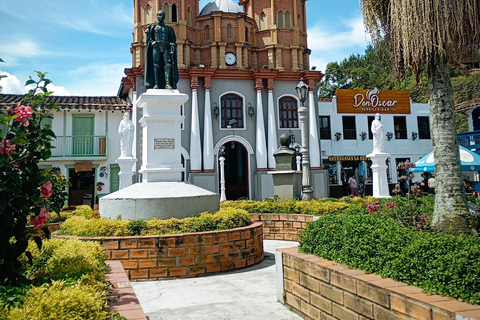 Guatapé Custom Tour, max 7 passengers Guatapé Custom Tour for up to 7 Passengers