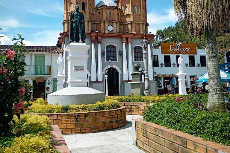 Guatapé Custom Tour, max 7 passengers Guatapé Custom Tour for up to 7 Passengers