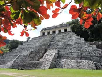Stanowisko archeologiczne Palenque z Villahermosa lub lotniska