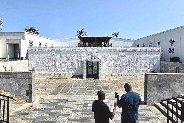 Accra: tour a piedi con pranzo e ingresso al mausoleo