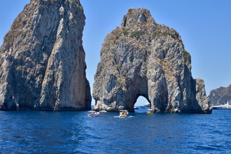 De Positano : Excursion d'une journée à Capri - Excursion de groupe en bateauVisite de Capri en petit groupe par bateau