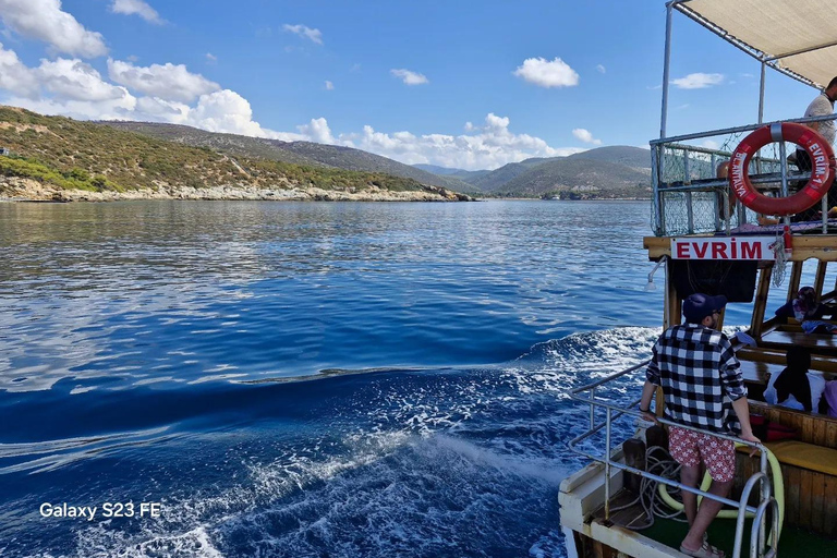 Kuşadası: Boat Tour with Swimming, Lunch, and Soft Drinks