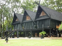 Da Chiang Mai, Temple Bianco Black House e Blue Temple - Housity
