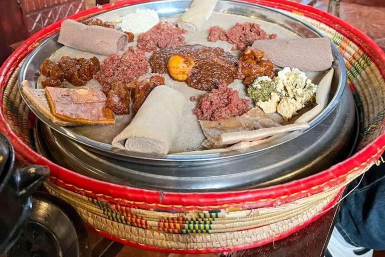 Addis Ababa: Ethiopian Food and Nightlife Tour with Show