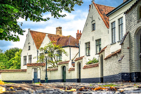 Bruges: Backstage Pass City Tour with Chocolate & Waffles