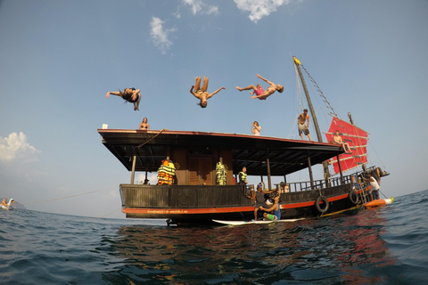 KRABI: Crociera privata con cocktail su Junk Boat con snorkeling al tramonto