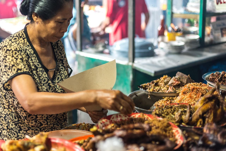 Ubud: Gianyar Night Market Food Tour with up to 17+ Tastings Tour with Transfer from Central Ubud
