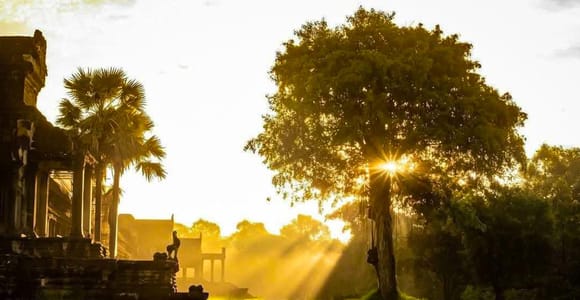 Siem Reap: Angkor Wat Sunrise E-Scooter or E-Bike Tour