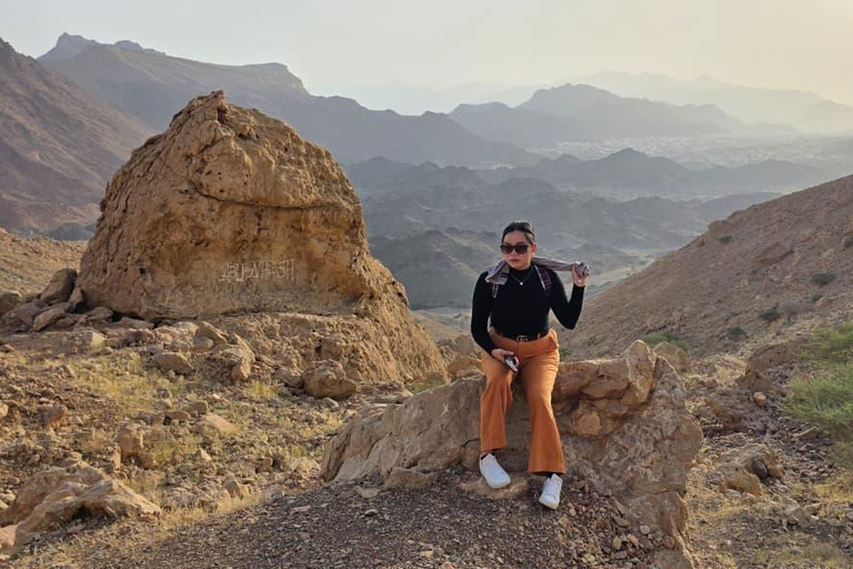 Muscat: Saal Walk Guided Hike with Sunset & City Views Tour