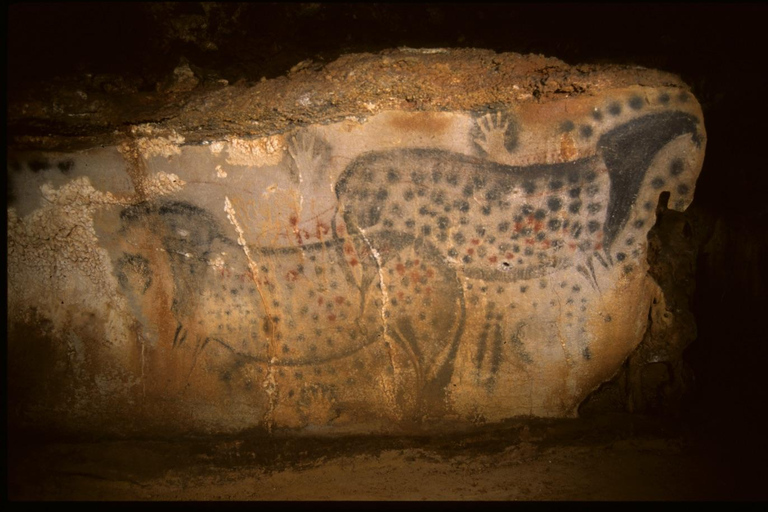 From Cahors: Pech Merle Cave & Saint-Cirq-Lapopie Tour