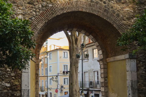 Lisbon: Graça Food & Wine Tour in Traditional Taverns Food & Wine Walking Tour
