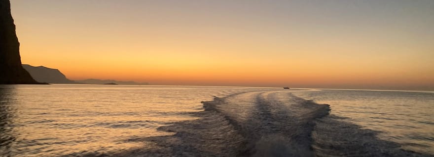 Dîner à bord au coucher du soleil à la grotte de la Reine