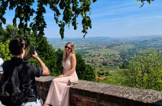 Ab Mailand: Barolo-Weinberge & UNESCO-Weinkeller-Erlebnis