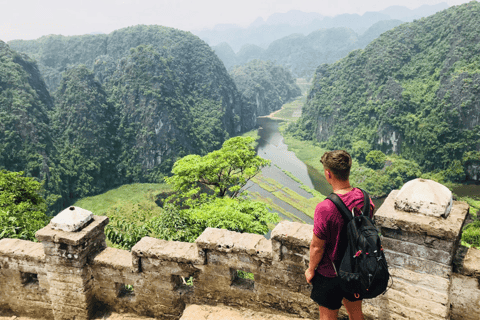 Desde Ha Noi: Excursión de un día a Trang An/Tam Coc, Cuevas de Mua, Hoa LuGrupo Deluxe: Hoa Lu - Trang An - Cueva de Mua ( Max 20 Personas )