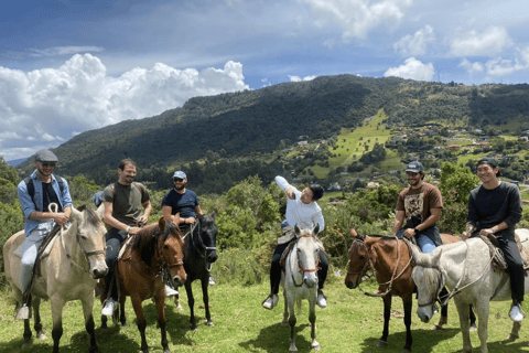 Bogotá: Guided Horseback Riding Tour with Snack