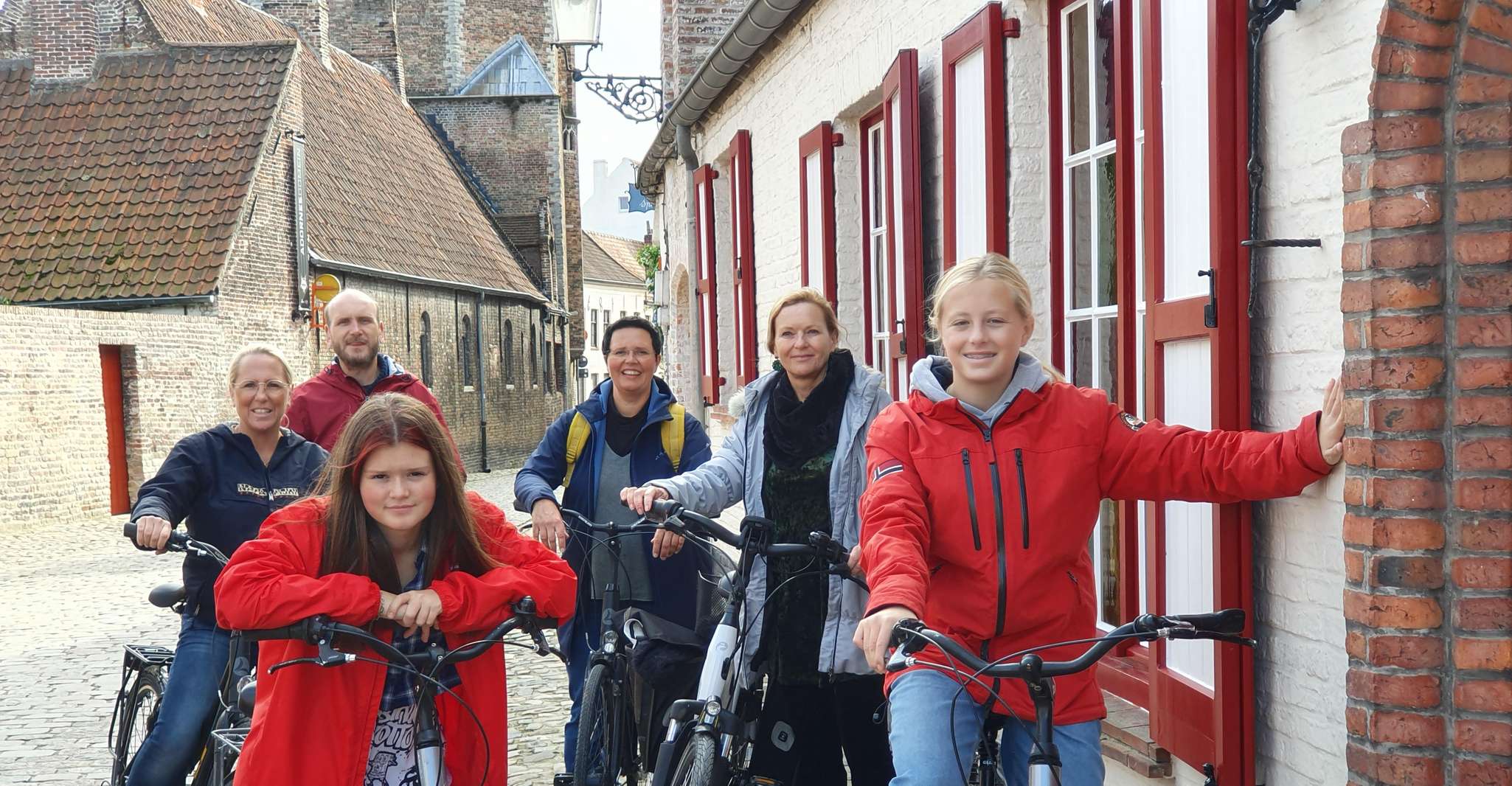 Brugge Bike Tour, geheime hoeken, streetart en chocolade - Hizvo