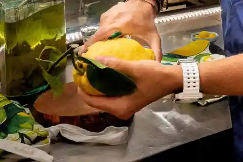 Amalfi: Besök på Limoncellofabrik med instruktör och provsmakning