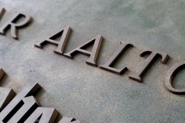 Berlin: Modernist Architecture Tour in the Hansaviertel Berlin: Walking Tour through the Hansaviertel