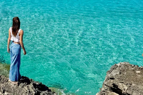Formentera: Hidden Spots Tour in Land Rover Defender