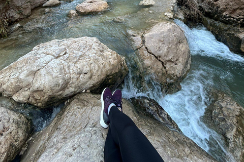 Muscat : Journée complète Wadi Shab &amp; Bimmah Sinkhole + déjeuner libre