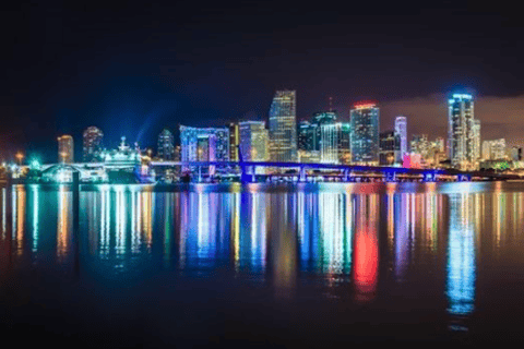 Miami: Party Yacht Cruise with Open Bar and DJ